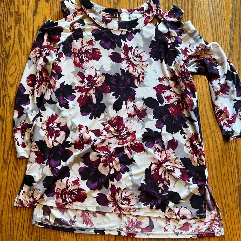 Jones Studio Cold Shoulder tunic blouse